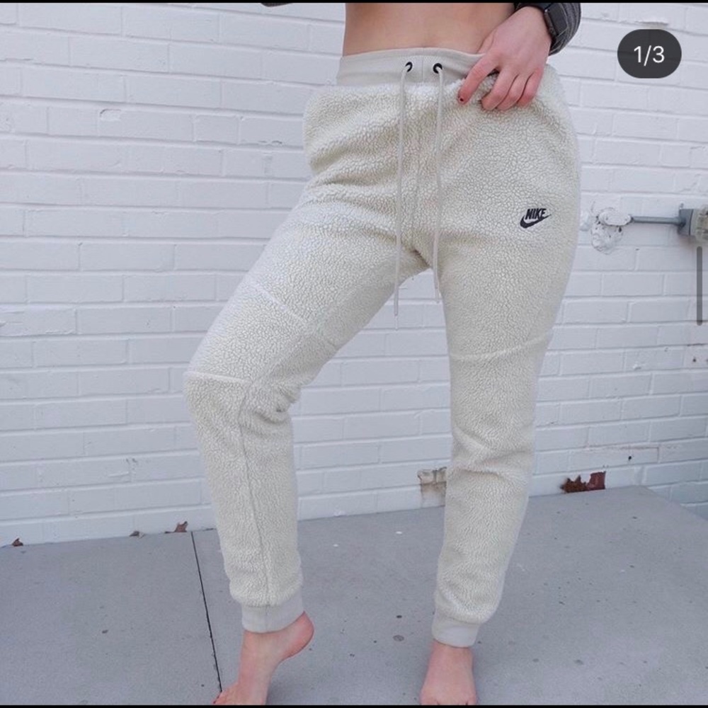 🚨SOLD🚨Off white Nike fuzzy sweatpants- rare